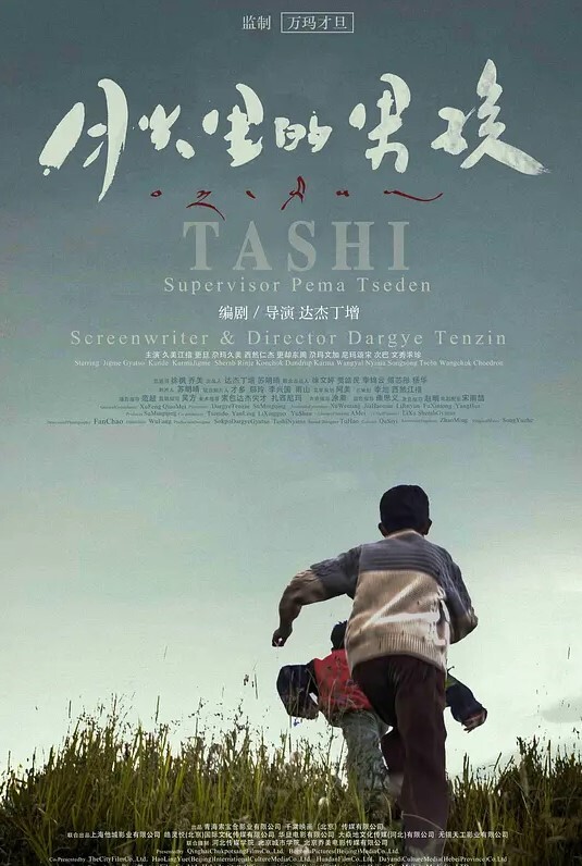 风韵的黑丝情趣荡妇喜欢交换香槟和口水热心的漂亮女士用唾液舔他的湿鸡巴 - 有感觉