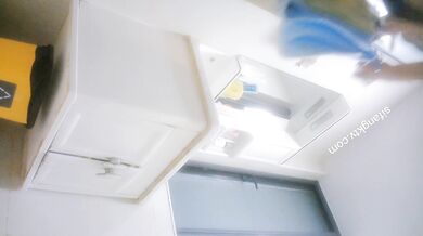 邪恶的房东暗藏摄像头偷拍漂亮的美女租客洗澡